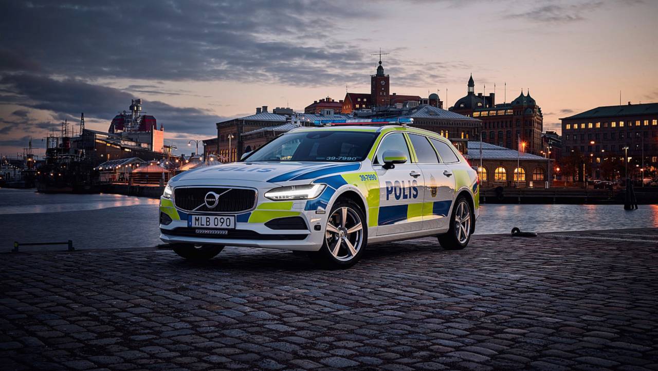 پلیس سوئد-ولوو V90