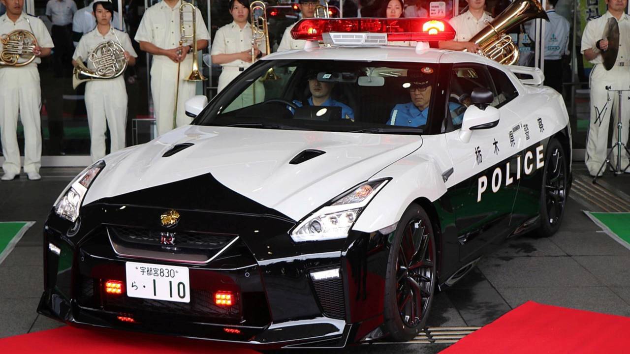 پلیس ژاپن-نیسان GT-R