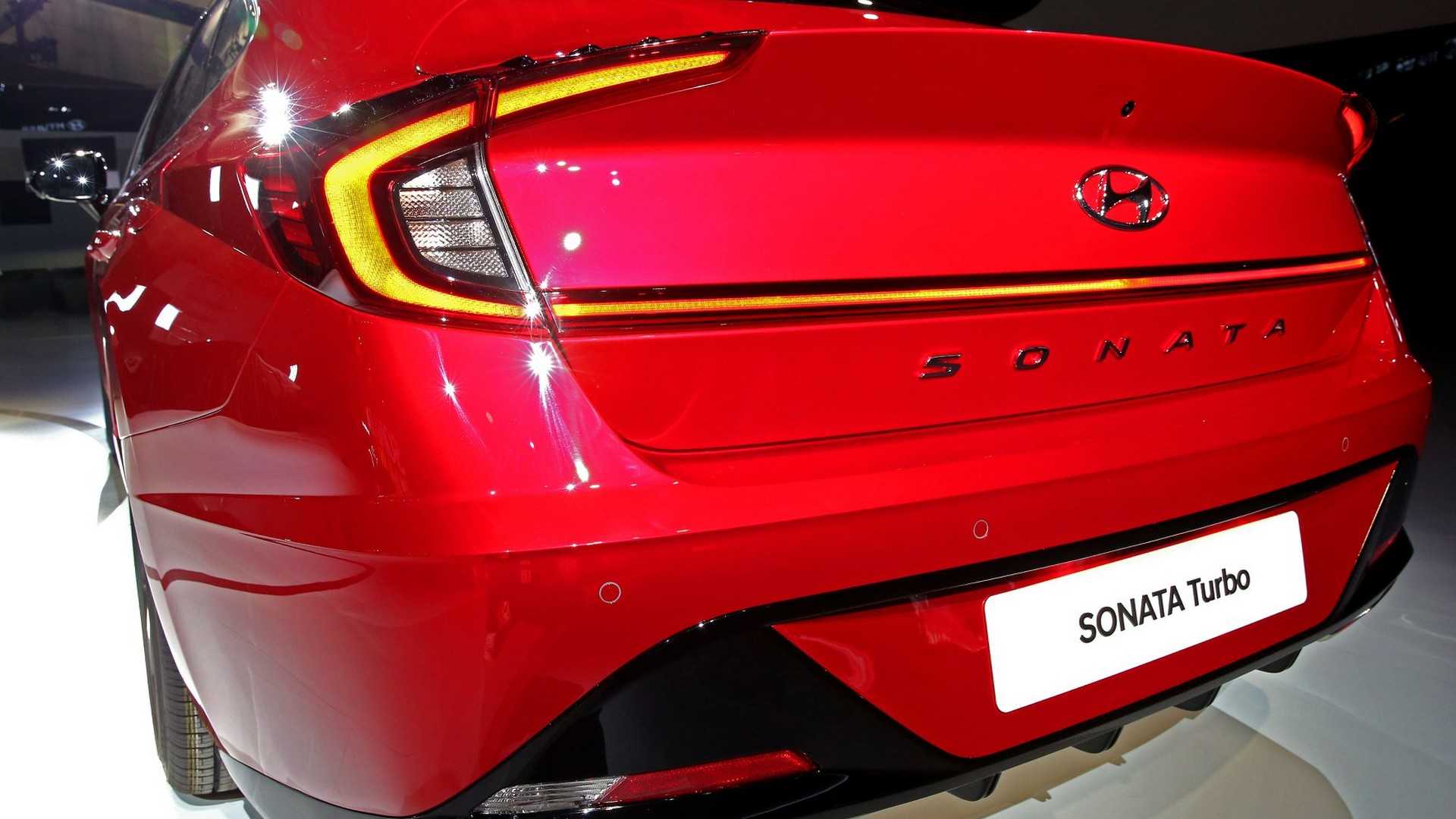 3-معرفی هیوندای سوناتا نسل جدید با پیشرانه توربو در نمایشگاه خودروی سئول