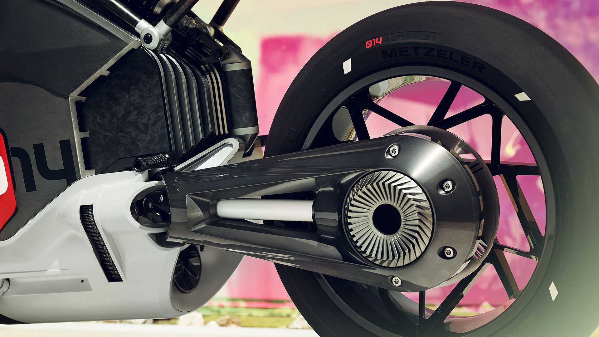 5-موتور سیکلت بی ام و ویژن DC رودستر معرفی شد