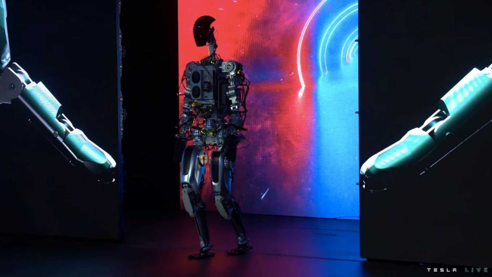4-ربات انسان نمای تسلا با قیمت حدود ۲۰ هزار دلار رونمایی شد