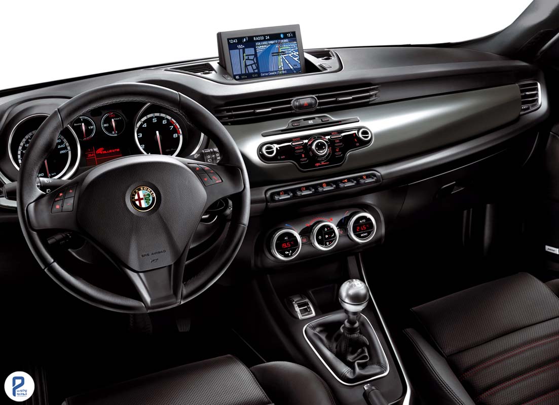 31- عکس داخل آلفا رمئو جولیتا هاچبک Alfa Romeo Giulietta Hatchback 2010