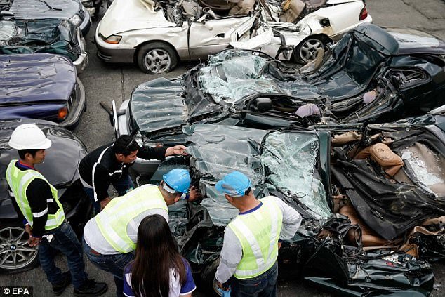 44856 انهدام خودروهای لوکس قاچاق در فیلیپین+تصویر
