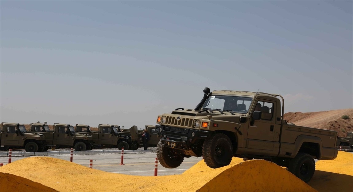 71700 خودروی  نظامی ارس ۲ رونمایی و تحویل نیروی های مسلح شد