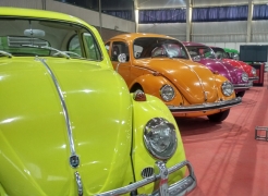 گزارش تصویری از نمایشگاه خودروهای کلاسیک و افرود اصفهان:تلفیقی از نوستالوژیک و هیجان