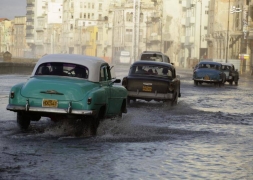 جولان خودروهای کلاسیک و قدیمی در کوبا
