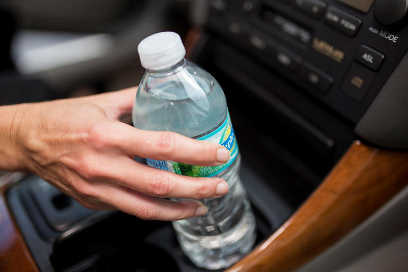 قبرس-نوشیدن آب در حین رانندگی ممنوع