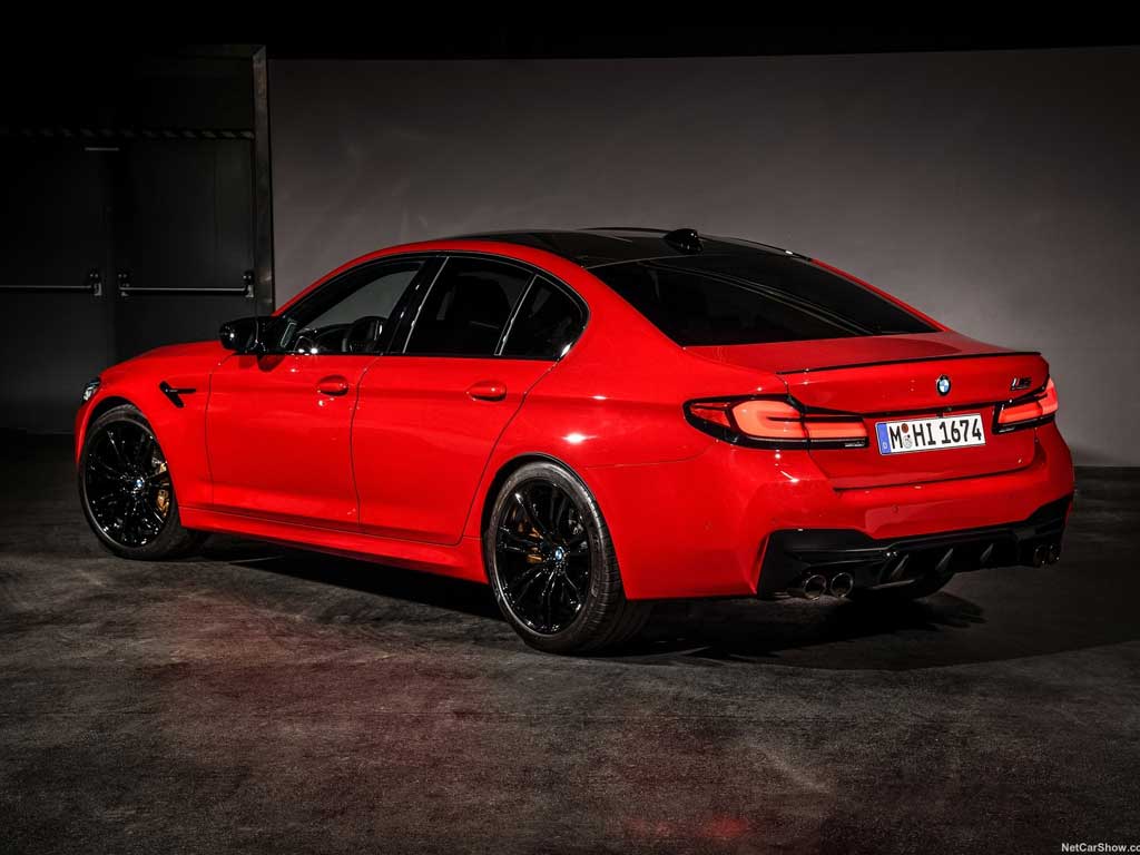 8-مقایسه فیس لیفت های جدید ،بی ام و M5 در برابر بنز E63 AMG