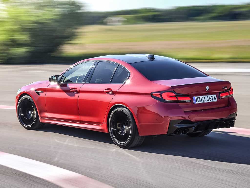 10-مقایسه فیس لیفت های جدید ،بی ام و M5 در برابر بنز E63 AMG