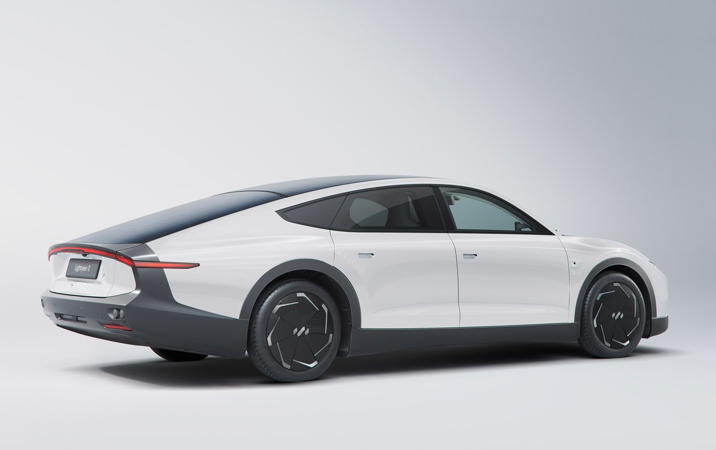 2-معرفی لایت ییر زیرو،خودروی خورشیدی که نیاز به شارژ باطری و سوخت ندارد
