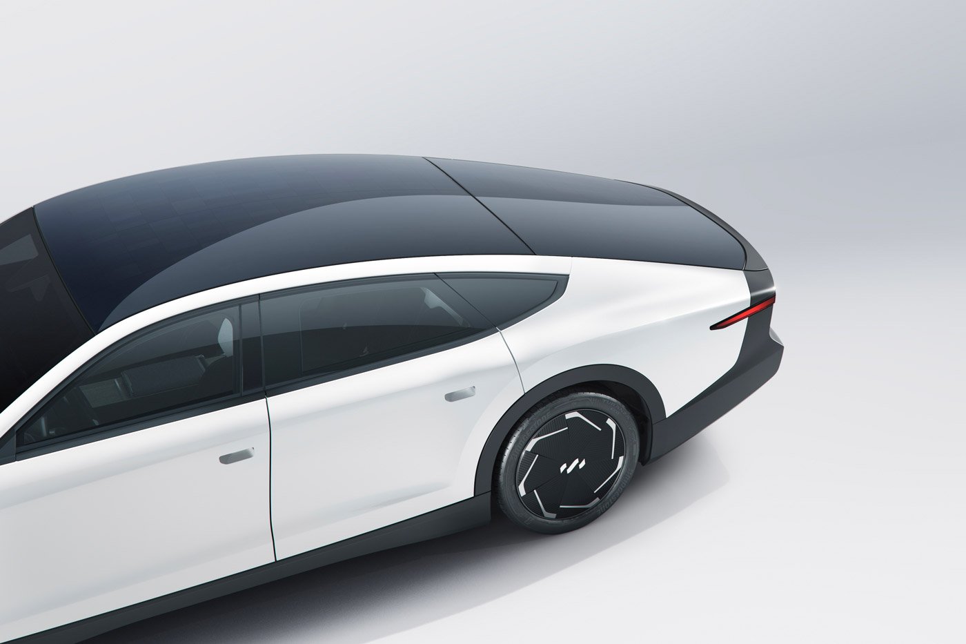 4-معرفی لایت ییر زیرو،خودروی خورشیدی که نیاز به شارژ باطری و سوخت ندارد