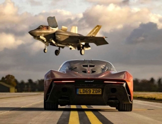 مسابقه جذاب مک لارن اسپیدتیل با جنگنده F35+ ویدئو