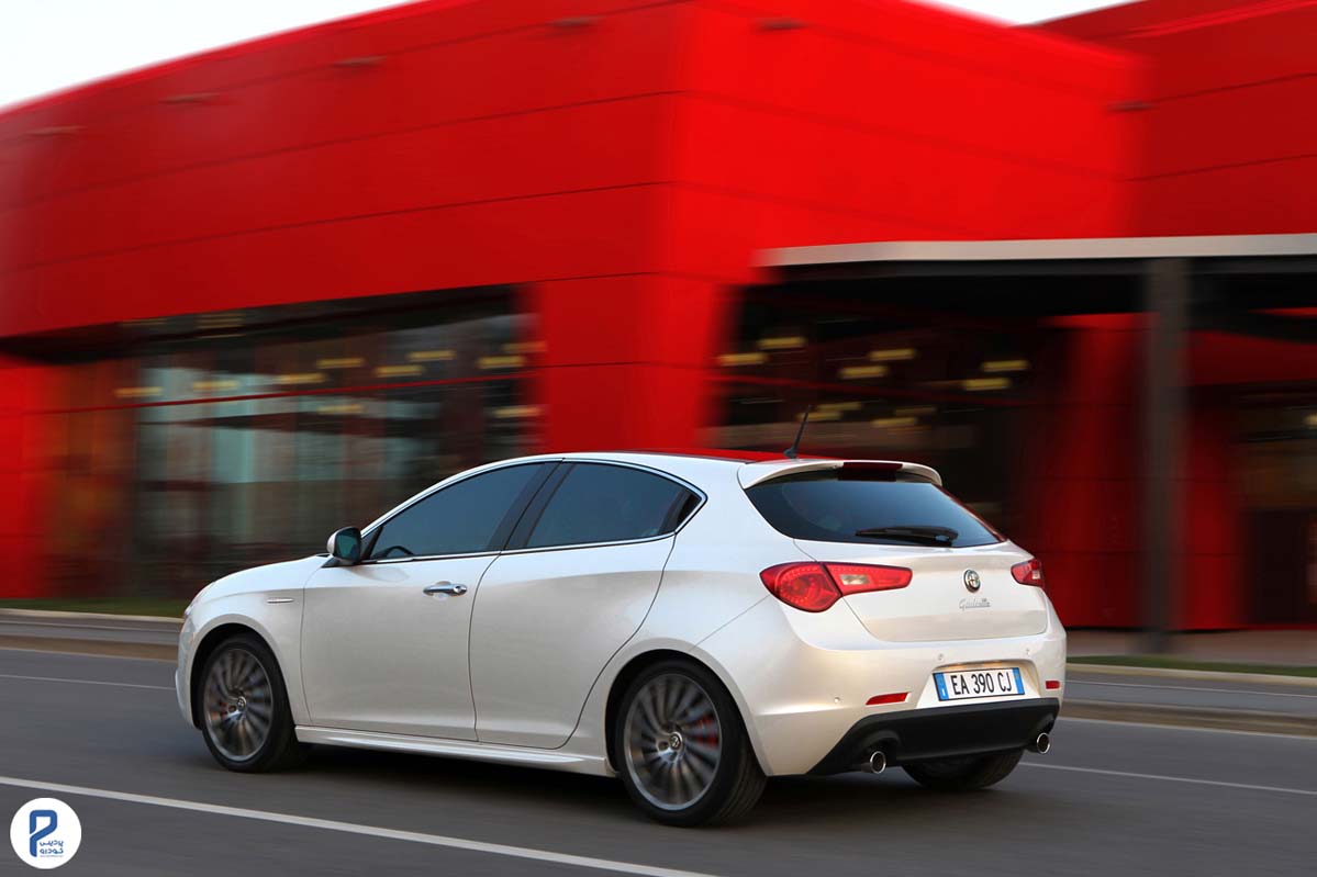 7- عکس خارجی آلفا رمئو جولیتا هاچبک Alfa Romeo Giulietta Hatchback 2010