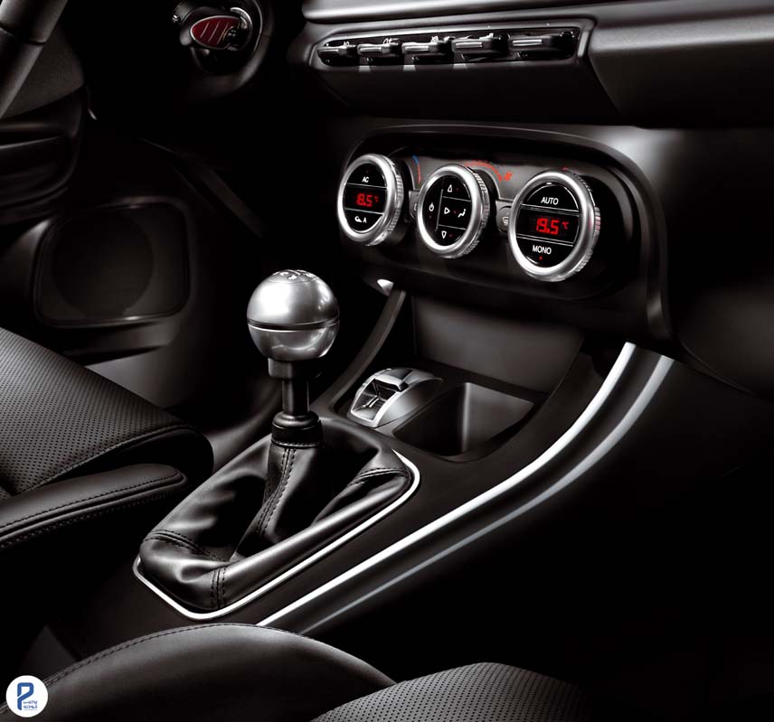 عکس داخل آلفا رمئو جولیتا هاچبک Alfa Romeo Giulietta Hatchback 2010