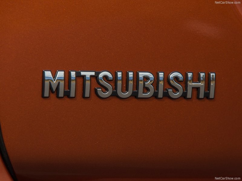 تصویر خارجی 33 میتسوبیشی اوتلندر مدل 2014 تا 2015