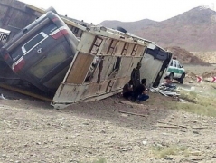 واژگونی یک تریلی با خودروهای میلیاردی در کرمان